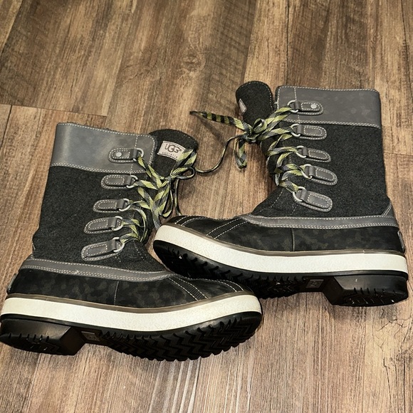 UGG Australia Women's Size 7 Baroness Winter Snow Boot Gray Insulated
1001743 - Picture 6 of 6